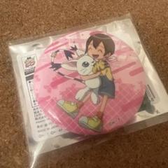 デジモン 缶バッジ 25周年 八神ひかり テイルモン - メルカリ