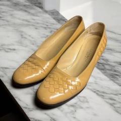 ボッテガヴェネタ パンプス ベージュ ラウンドトゥ イントレ