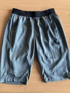 adidas グレー ハーフパンツ