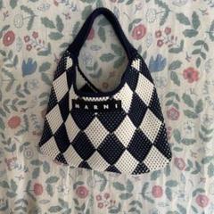 MARNI ネイビーとホワイトのグラニーバッグ 2025年最新】marni グラニーバッグの人気アイテム - メルカリ