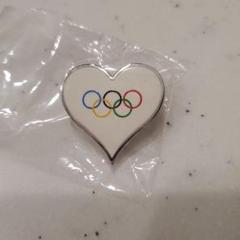 IOC_国際オリンピック委員会ハート型ピンバッジ IOC_国際オリンピック委員会ハート型ピンバッジ
