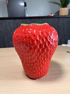 いちご型 菓子入れ 赤色 陶器製　フラワーベース いちご型 菓子入れ 赤色 陶器製フラワーベース