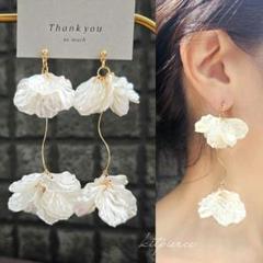 No.308 ホワイトフラワー 花びら ひらひらピアス イヤリング