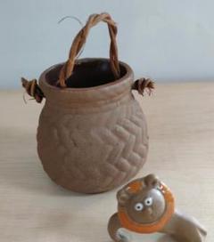 茶色い陶器の小型ポット