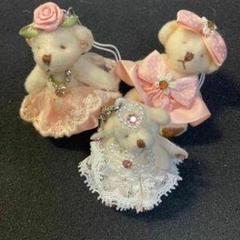 ドレスを着たクマのぬいぐるみ3体セット