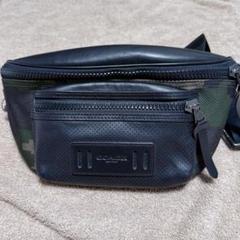COACH カモフラ柄　ボディーバッグ