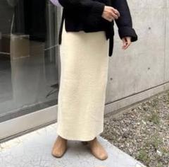 クリーム色 タイトスカート サイドスリット