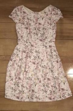 美品♡Apuweiser-riche 花柄フレアワンピース　ピンクベージュ 新品♪アプワイザーリッシェ バックシャンフラワーワンピース 花