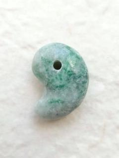 専用 阿波 飛龍 翡翠勾玉　　　　　(馬の馬蹄は幸せになる) 日本翡翠・糸魚川産・飛龍勾玉 – 天然石の店 ふうちゃん