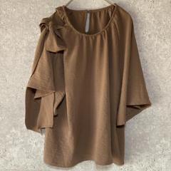 【美品】tai.by yumi(M)肩リボンブラウス＊五分袖＊フレア袖＊無地＊茶