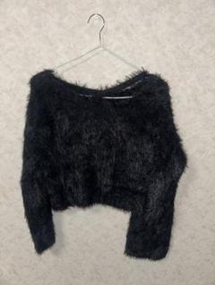 ファー素材の黒いクロップドセーター Fのサムネイル