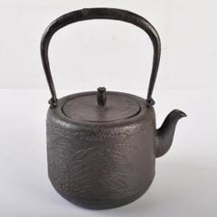 煎茶道具　南部鉄器　桜文　鉄瓶　鉄壷　D　R7155 煎茶道具 南部鉄器 金澤雀州造 薄文 筒形 鉄瓶 鉄壷 D R7746