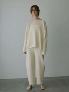 新品、タグ付き　HER. ペーパー混ニットパンツ
