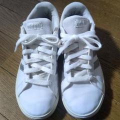 adidas ホワイト スニーカー23cmのサムネイル