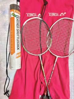 YONEX バドミントンラケット2本とシャトル12個セット