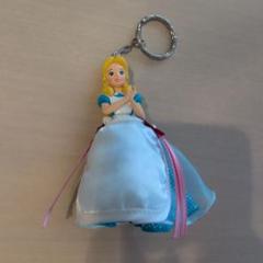 【未使用】ディズニー　アリス　キーホルダー ディズニー アリス 人形 フィギュア 靴 キーホルダー - メルカリ