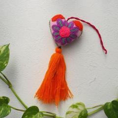メキシコ製 ハートの刺繍チャーム フリンジ付き タッセル