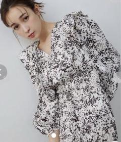 【超美品】SNIDEL サテンジャガードプリントワンピース