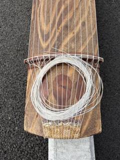 琴 木製13弦筝 赤い装飾付き 楽天市場】全音 文化箏 羽衣 ZK-30 立て柱ケース付「チューナー