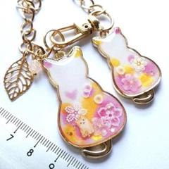 【mooncho様】1193.天然石　つまみ細工　桜　じゃれ猫　レジン 専用商品K-8963 じゃれ猫チャーム(和柄 桜) レジンパーツ