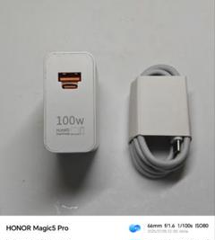HUAWEI 100W SuperCharge 充電器とケーブル