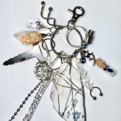 【シーサイドバッグチャーム】ハンドメイド　天然石　ボディピアス　レジン　シー陶器
