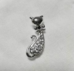 ブローチ　猫