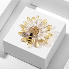 残り2点♡　ミツバチ　ブローチ　コサージュ　花　ワンポイント　ゴールド　蜂　上品