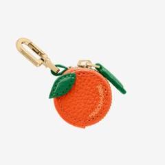 メゾンドサブレ　Maisondesabre 　りんごフルーツチャーム　新品未使用 MAISON de SABRE】フルーツチャーム Airtagケース レディース