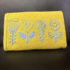 ハンドメイド刺繍のマルチケース