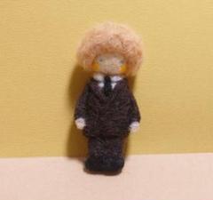 羊毛フェルト　ふわふわヘアのこ　ブローチ　ハンドメイド