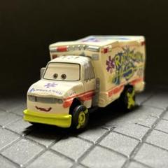 ちゃま　トミカカーズ　アーヴィー　ドクターダメージ【155】 トミカ カーズ ドクターダメージ TOMICA - メルカリ