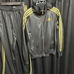 adidas 黒金ジャージ　フード付き