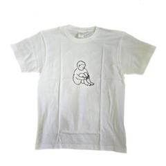 座る子供のイラスト ホワイト 半袖Tシャツ