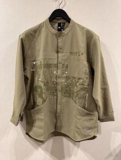 adidas カーキ グラフィックプリント シャツ