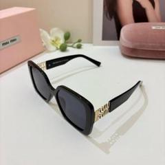 【未使用】miumiu サングラス マニエール フェイクパール　箱ケース付き ミュウミュウ サングラス SMU 09W 53□22 1AB-5S0 レディース
