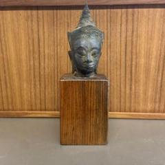 ピ*タ様 仏像の頭部 置物 黒い台座付き ピ*タ様 仏像の頭部 置物 黒い台座付き - メルカリ