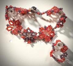 ハンドメイド　赤紫ビーズの花モチーフ3点セット　金属アレルギー対応
