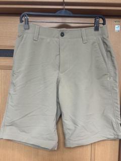 Under Armour ベージュ ショートパンツ