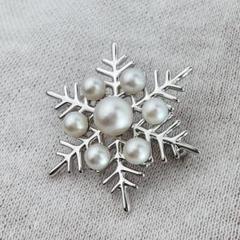 【未使用品】ミキモト　パール　ブローチ　コサージュ　雪の結晶　スノーフレーク MIKIMOTO(ミキモト) ブローチ シルバー パール 真珠 雪 結晶