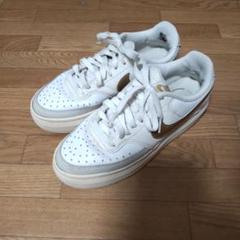 ☆NIKE コートビジョン アルタ25センチ　ゴールド 中古品のサムネイル