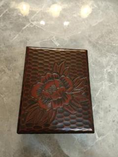 赤茶色の花彫刻漆器文箱 - メルカリ