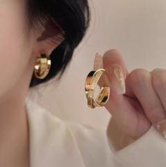 ♥️人気商品♥️おしゃれ　レディース　クロスピアス　人気ゴールド　高級感　海外
