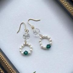 ハンドメイド　リースイヤリング＊エメラルドとパールのきらめき