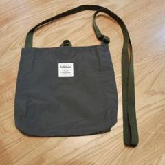 美品 ショルダー サコッシュ ハロルル hellolulu グレー