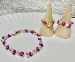 ハンドメイドアクセサリー　花フラワー　ビーズリングとブレスレット3点セット