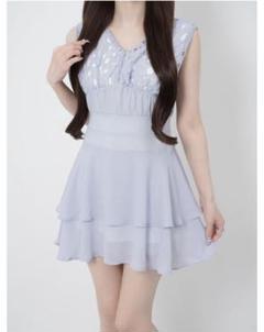 Lace frill back ribbon dress