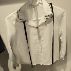 ホワイト長袖シャツ フリル付き襟