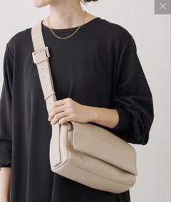 新品未使用BEARDSLEY(ビアズリー)レザーボディバッグ ベージュ