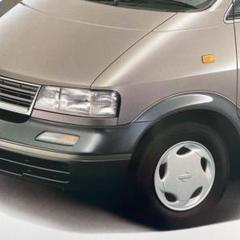 カタログ　日産　ラルゴ（95年）　他特別仕様車のサムネイル